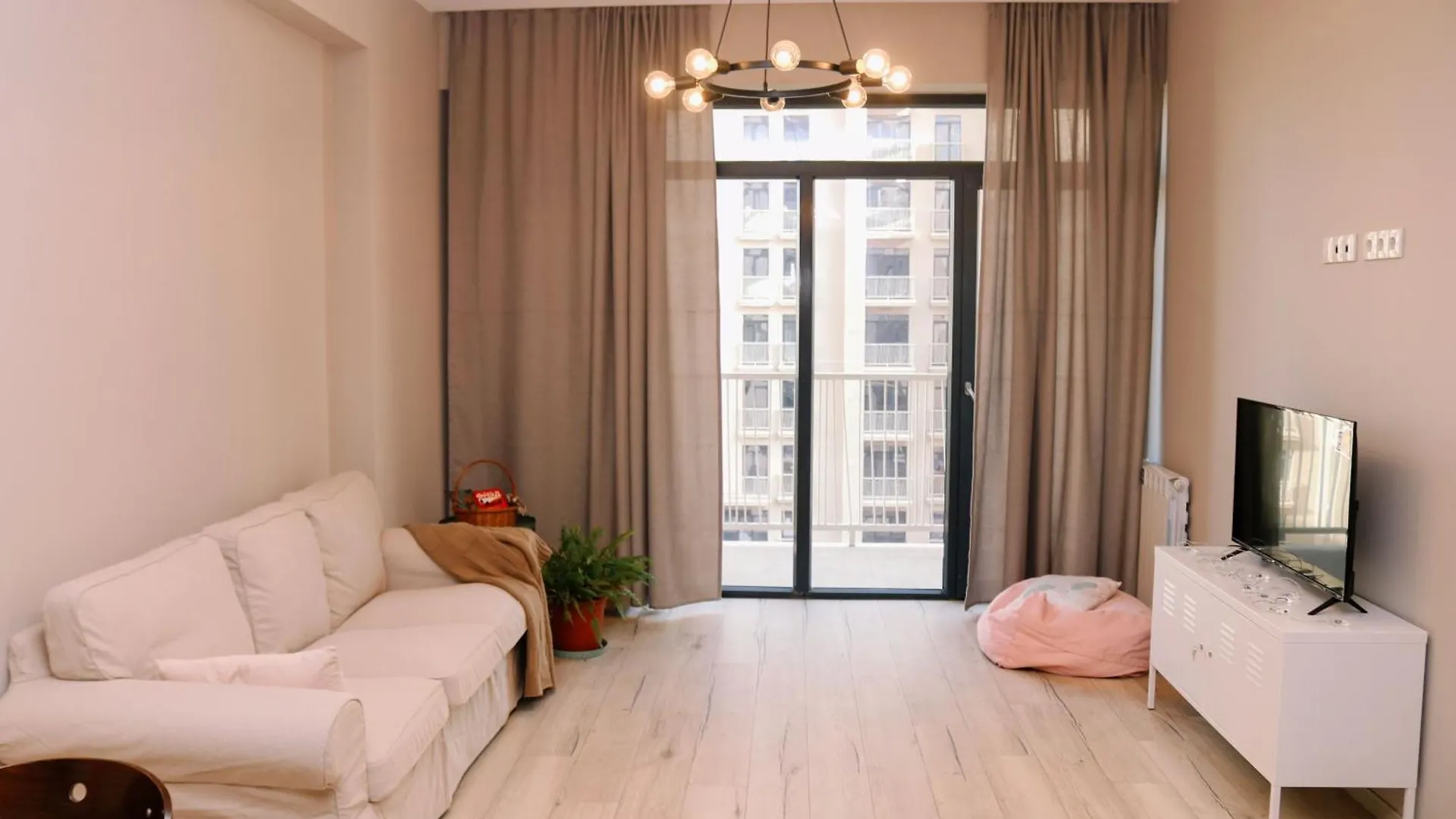 Cozy Apartment In Central Park M2 Tbilisi