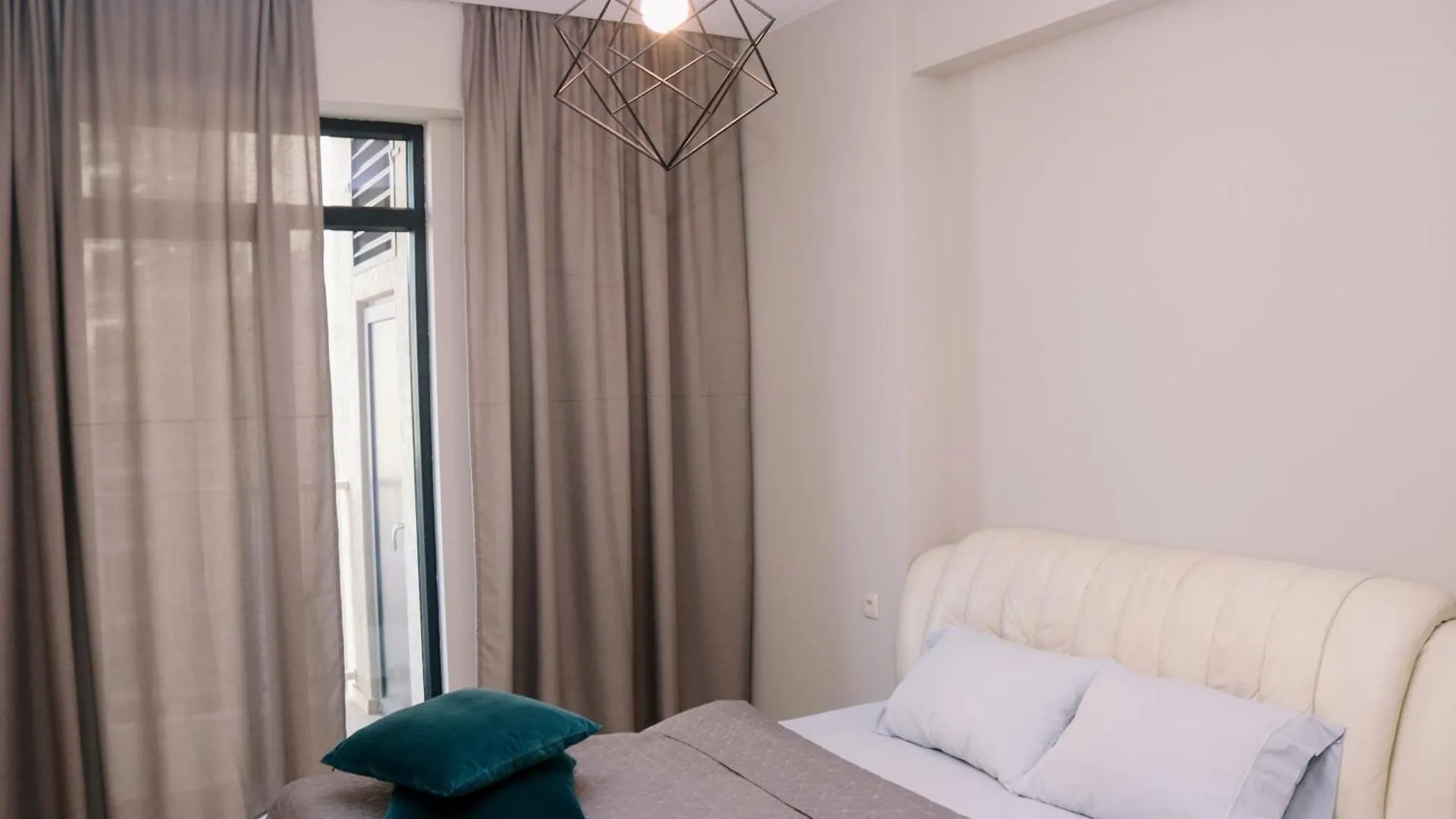 Cozy Apartment In Central Park M2 Tbilisi